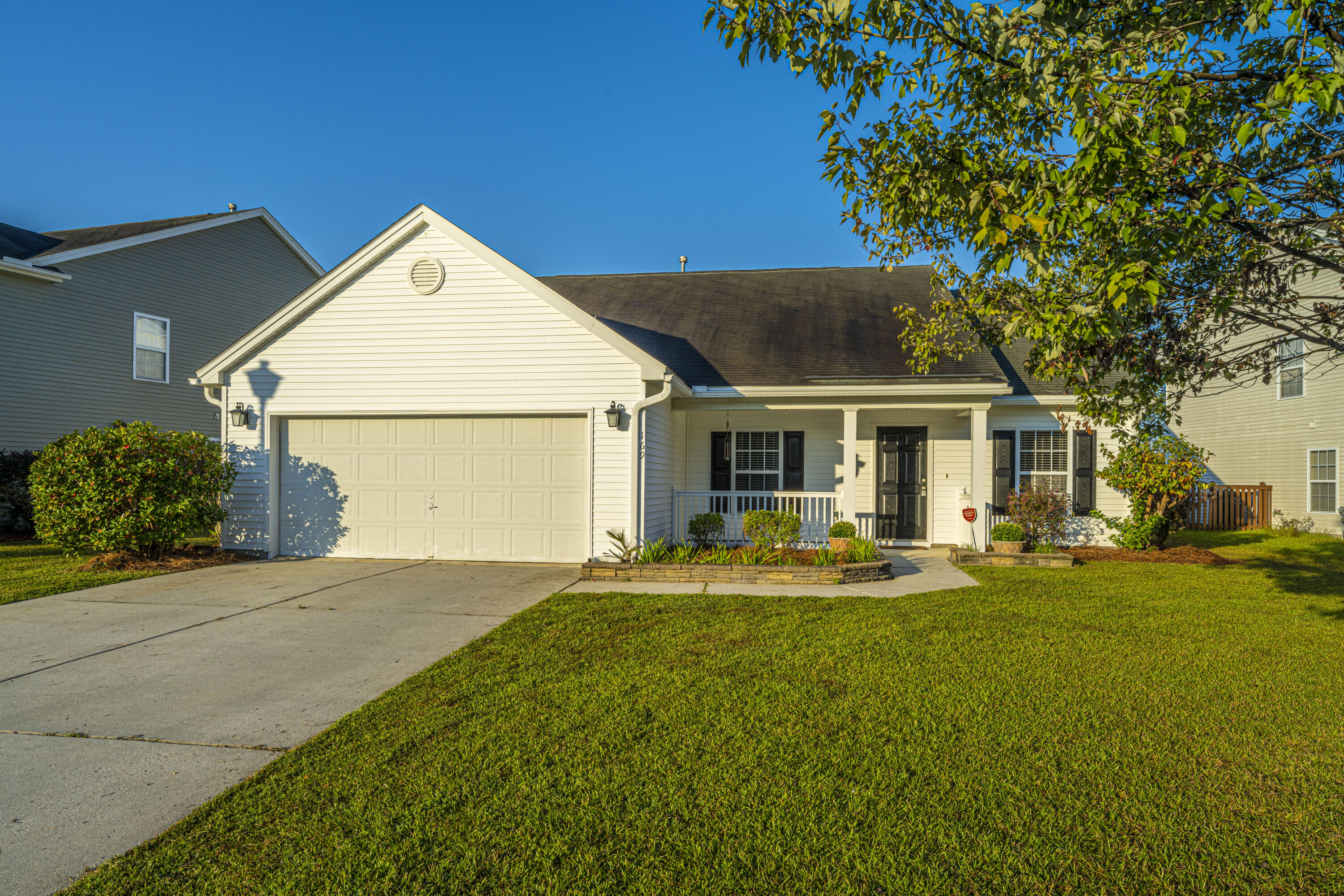 169 Decatur Drive Summerville, SC 29486 - Photo 4 of 51 DSC_4516