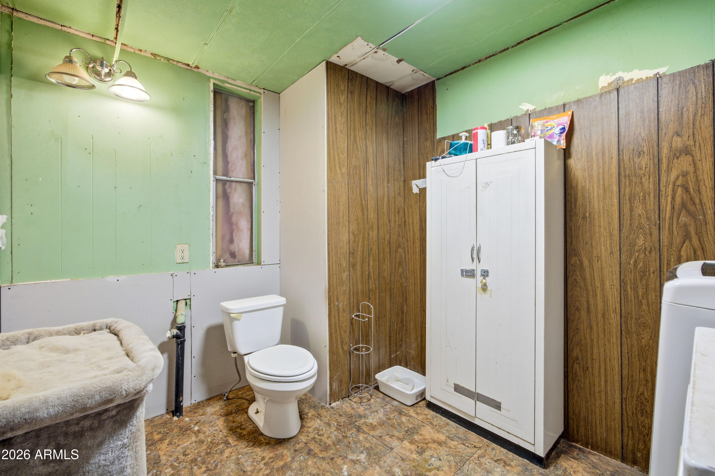 4394 Keats Road, Unit 52 Snowflake, AZ 85937 - Photo 18 of 33 a bathroom with a toilet a sink and shower