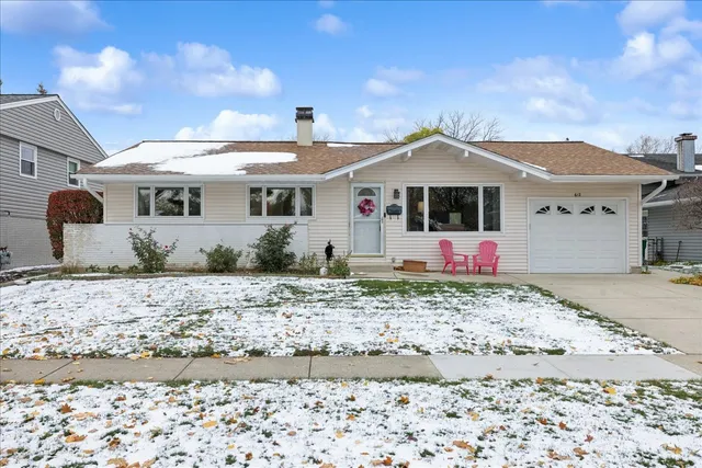 $425,000 | 612 White Pine Road, Buffalo Grove, IL 60089