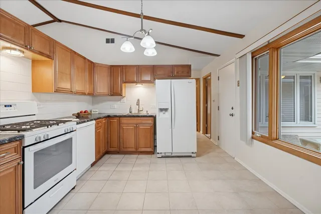 $425,000 | 612 White Pine Road, Buffalo Grove, IL 60089