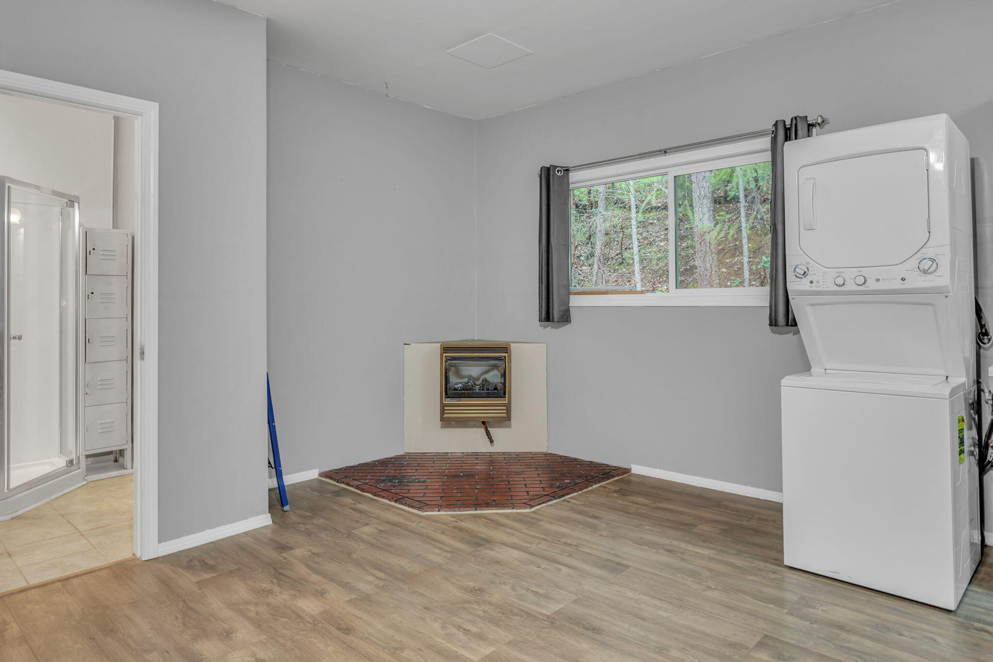 2109 Knowles Road Medford, OR 97501 - Photo 59 of 67 guest house interior