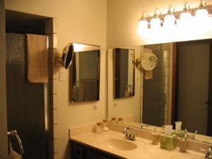 258 Ridgetop Drive Redding, CA 96003 - Photo 13 of 14 Master Bath