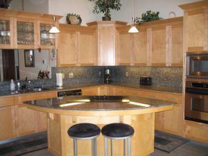 258 Ridgetop Drive Redding, CA 96003 - Photo 3 of 14 condo kitchen