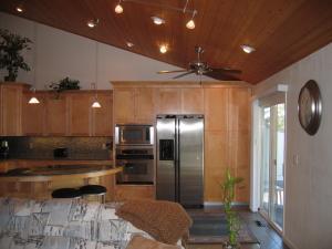 258 Ridgetop Drive Redding, CA 96003 - Photo 4 of 14 Condo Kitchen