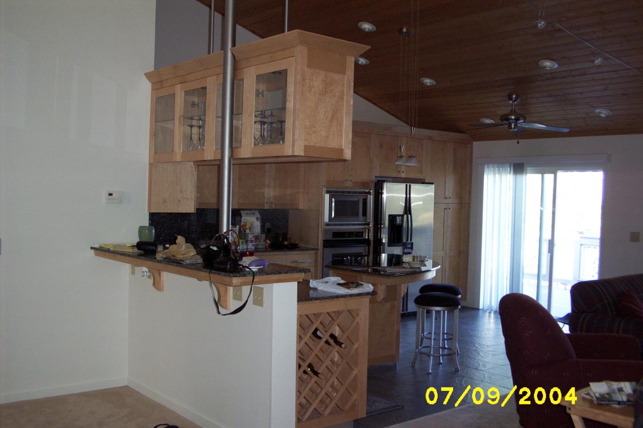258 Ridgetop Drive Redding, CA 96003 - Photo 5 of 14 Kitchen w/SS Appliances