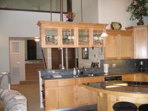 258 Ridgetop Drive Redding, CA 96003 - Photo 7 of 14 Glass Cabinets