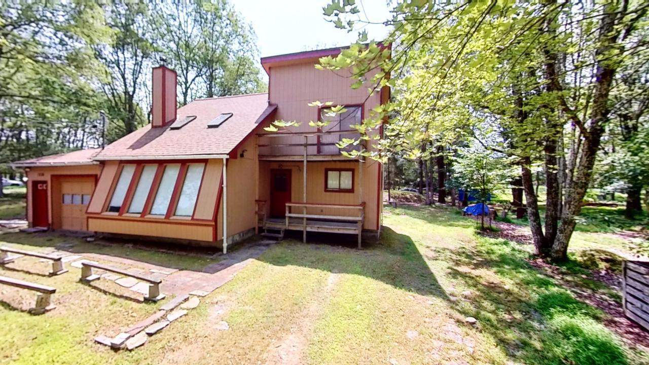 1238 Steele Circle Bushkill, PA 18324 - Photo 3 of 30 1233-Steele-Cir-08012024_150434