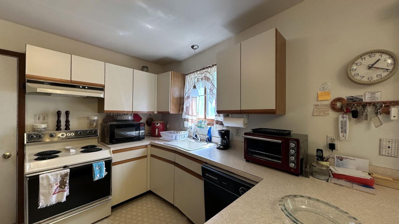 1238 Steele Circle Bushkill, PA 18324 - Photo 5 of 30 1230-Steele-Cir-08012024_155657