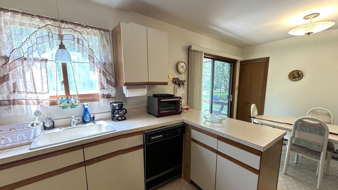 1238 Steele Circle Bushkill, PA 18324 - Photo 6 of 30 1230-Steele-Cir-08012024_155714