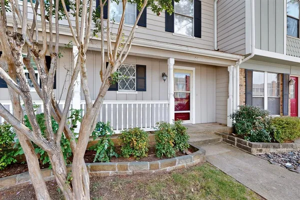 $1,900 | 46 Abbey Road, Euless, TX 76039