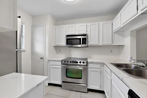 $1,900 | 46 Abbey Road, Euless, TX 76039
