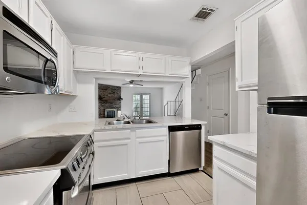 $1,900 | 46 Abbey Road, Euless, TX 76039