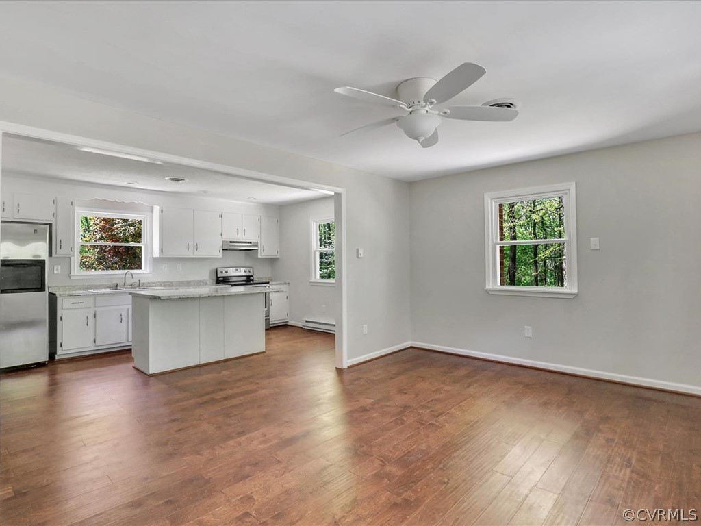 2125 Mountain View Road Powhatan, VA 23139 - Photo 5 of 28 Spacious Family Room that is open concept to Kitch