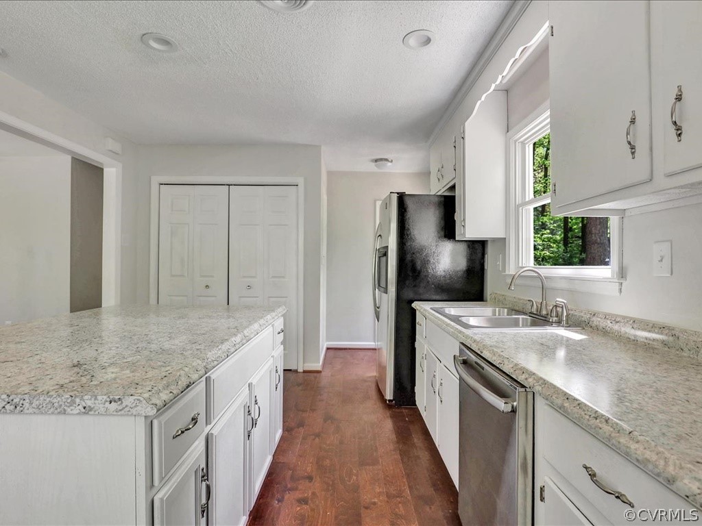 2125 Mountain View Road Powhatan, VA 23139 - Photo 10 of 28 Kitchen with island, pantry, stainless steel appli
