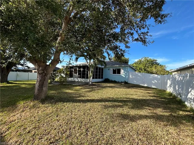 $299,900 | 26 Southwest 19th Lane, Cape Coral, FL 33991