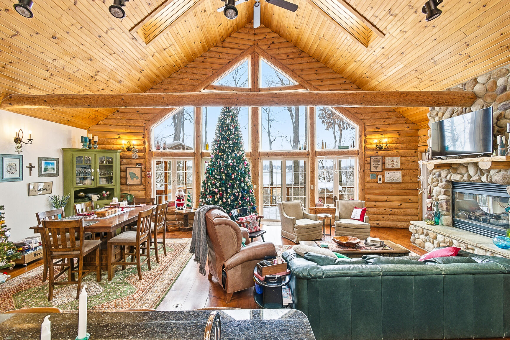 N4272 Sleepy Hollow Road Oakland, WI 53523 - Photo 2 of 50 38 (1)