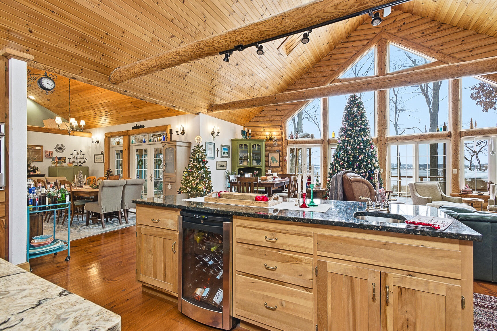 N4272 Sleepy Hollow Road Oakland, WI 53523 - Photo 5 of 50 43 (1)