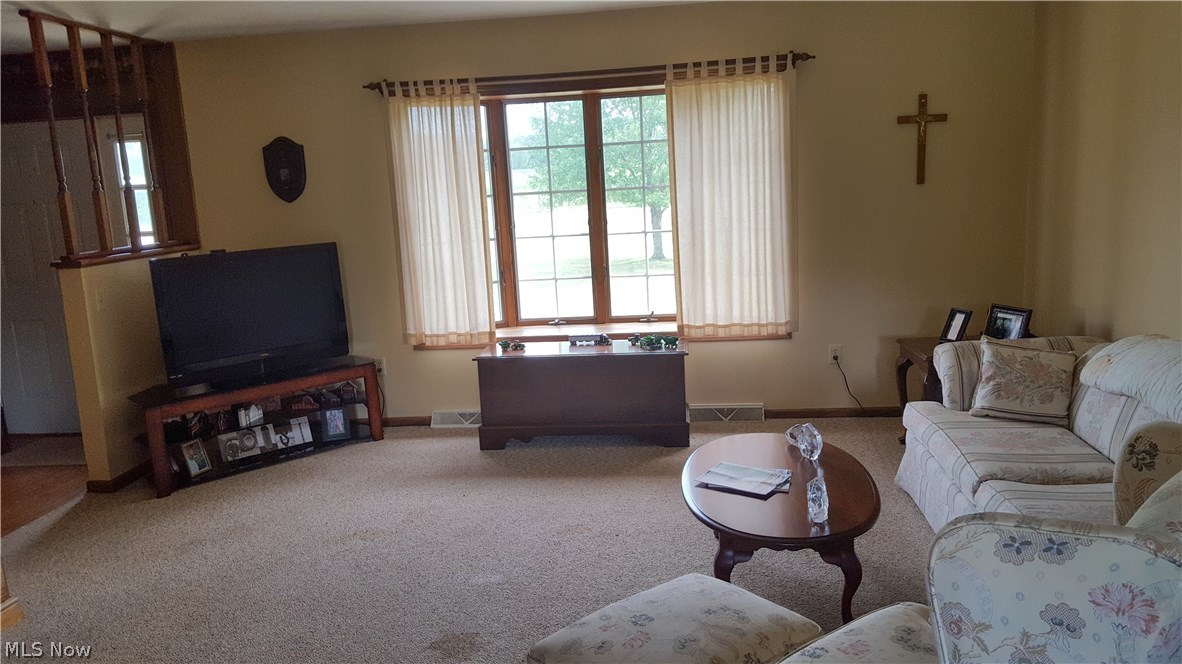 9931 Warmington Road Southwest Navarre, OH 44662 - Photo 4 of 19 Gallery Image 4