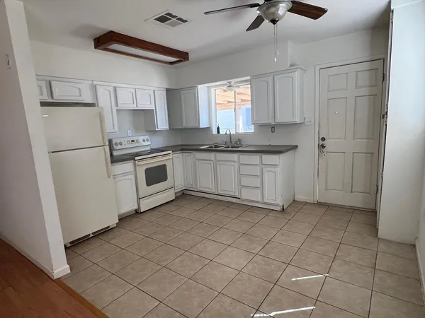 $1,400 | 116 East Beech Avenue, Casa Grande, AZ 85122