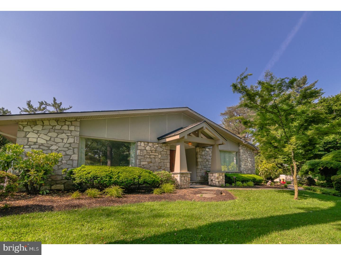 2183 North Stone Ridge Lane Villanova, PA 19085 - Photo 2 of 20