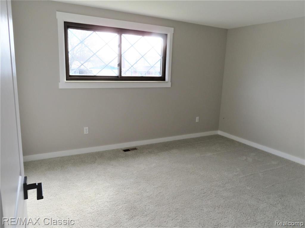 43032 Avon Road Canton, MI 48187 - Photo 17 of 37