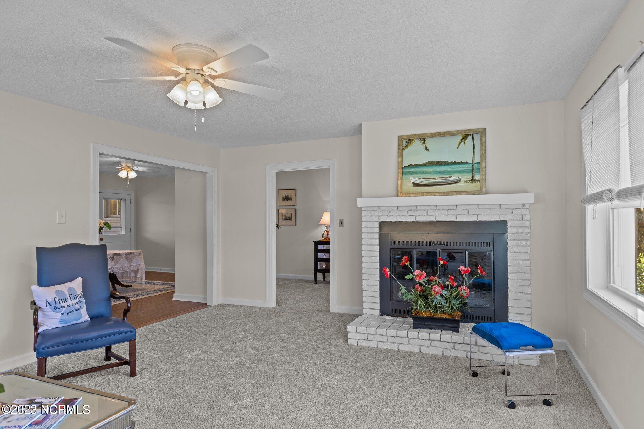110 Shell Landing Road Beaufort, NC 28516 - Photo 14 of 29 Living Room