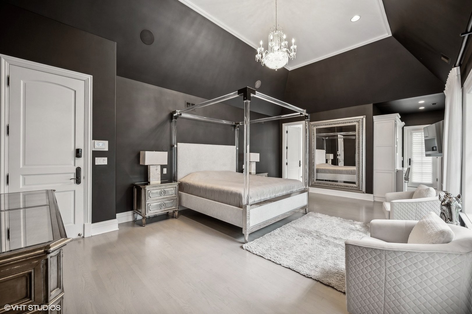 67 Beach Road Glencoe, IL 60022 - Photo 20 of 43 a bed room with a bed and a couch