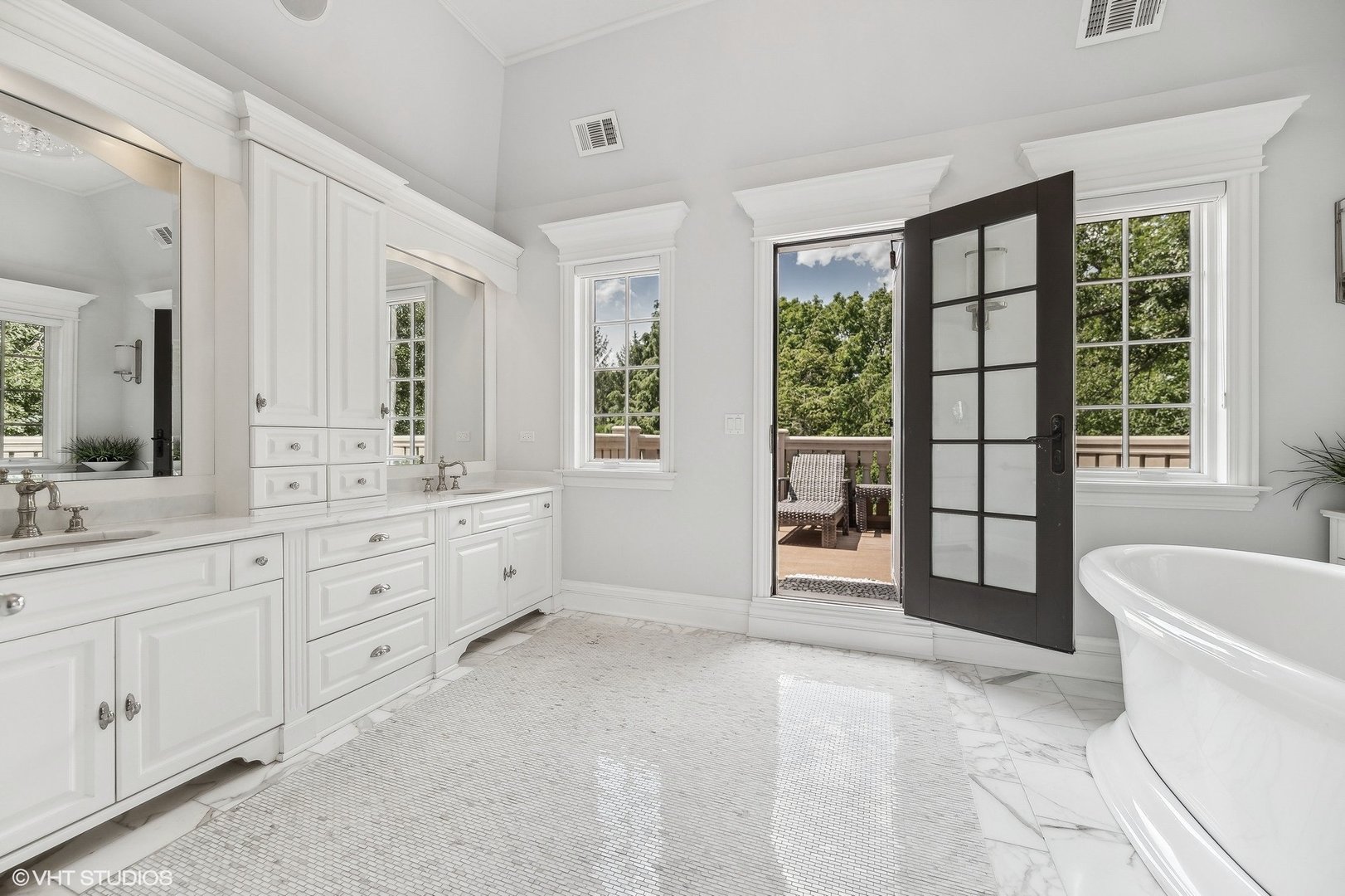 67 Beach Road Glencoe, IL 60022 - Photo 23 of 43 a spacious bathroom with double vanity a mirror a bathtub and a shower