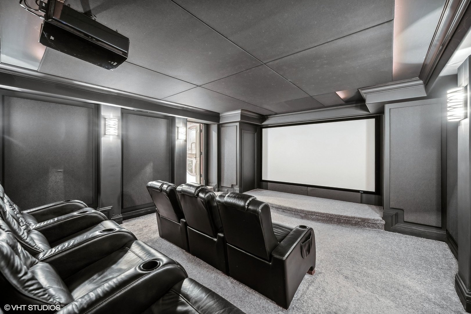 67 Beach Road Glencoe, IL 60022 - Photo 29 of 43 a room with gym equipment