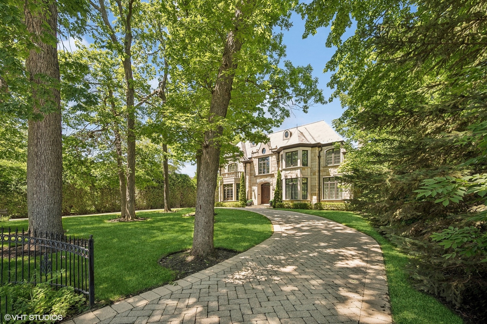 67 Beach Road Glencoe, IL 60022 - Photo 3 of 43 a front view of a house with a yard
