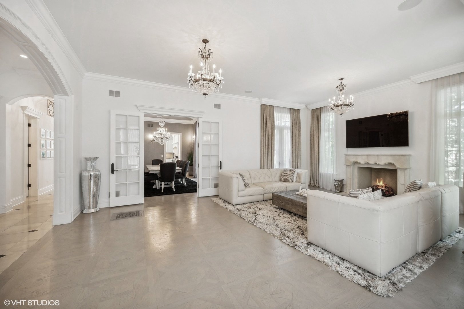 67 Beach Road Glencoe, IL 60022 - Photo 9 of 43 a living room with furniture and a flat screen tv