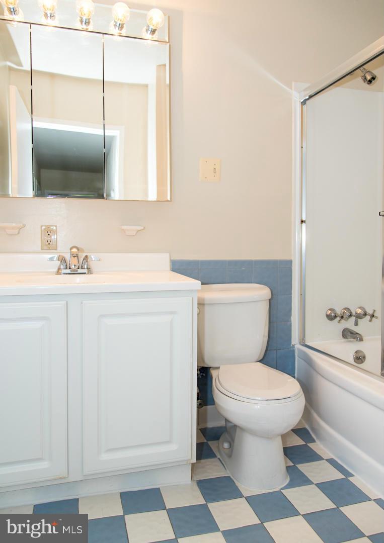 6019 Lakeview Road Baltimore, MD 21210 - Photo 14 of 19 Bath (Lower Level)