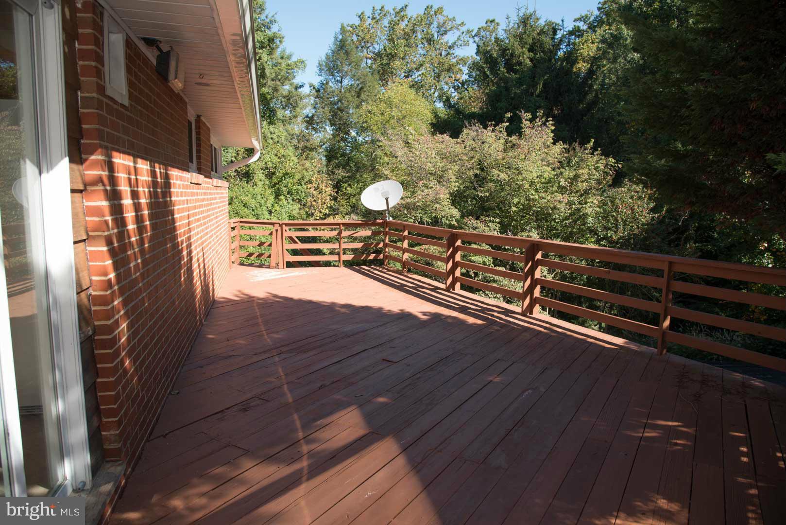 6019 Lakeview Road Baltimore, MD 21210 - Photo 15 of 19 Deck