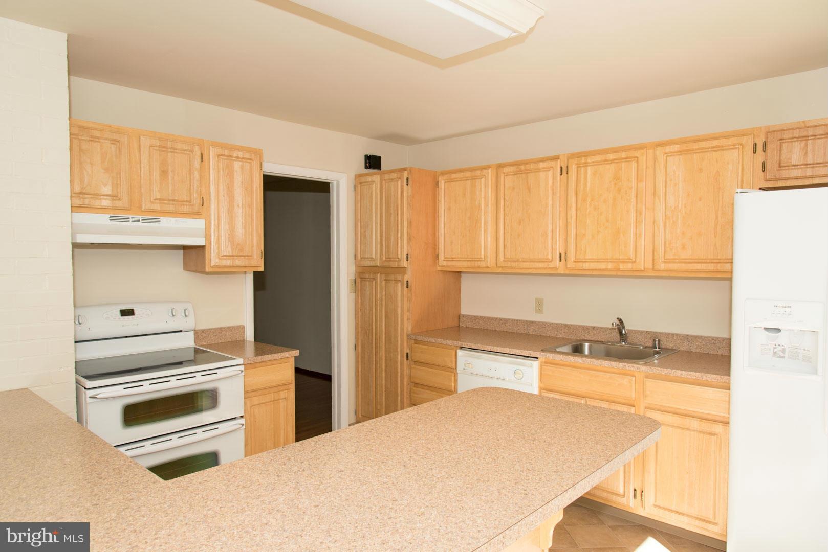 6019 Lakeview Road Baltimore, MD 21210 - Photo 4 of 19 Kitchen