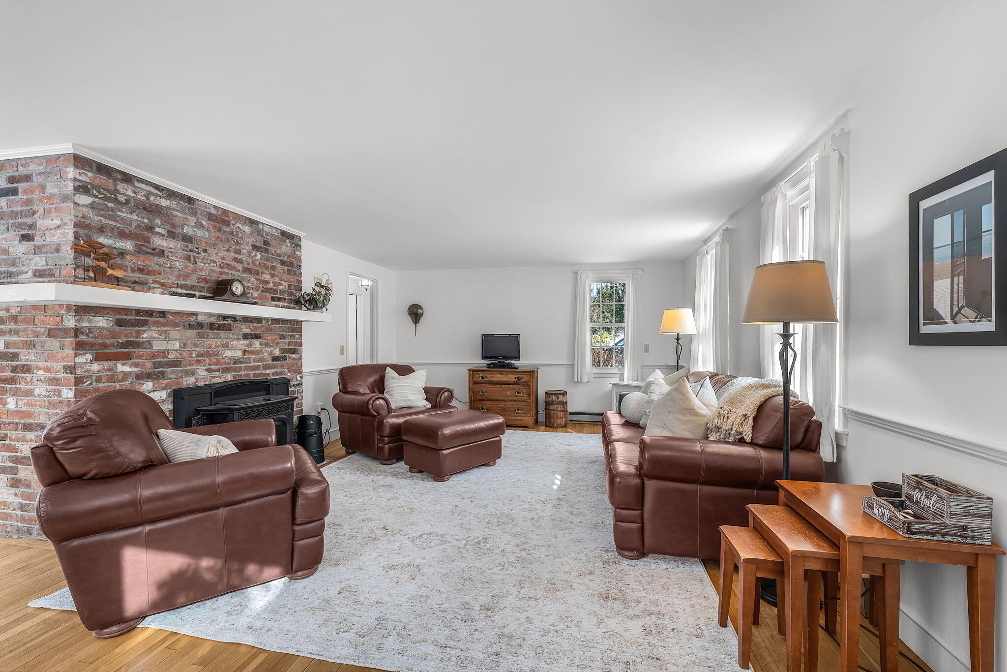 29 Oak Ridge Road East Sandwich, MA 02537 - Photo 7 of 60 Livingroom