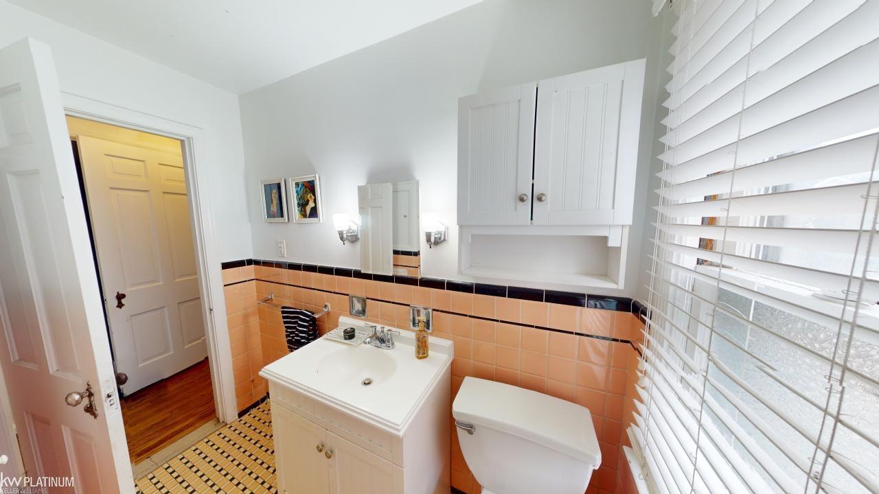 1120 Vernier Road Grosse Pointe Woods, MI 48236 - Photo 15 of 32