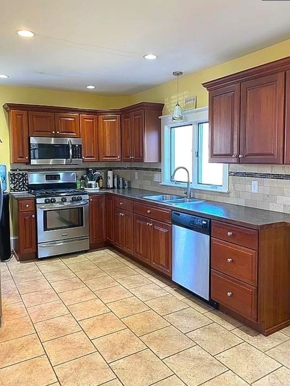 15 Highland Road Wareham, MA 02571 - Photo 9 of 17 Gallery Image 9