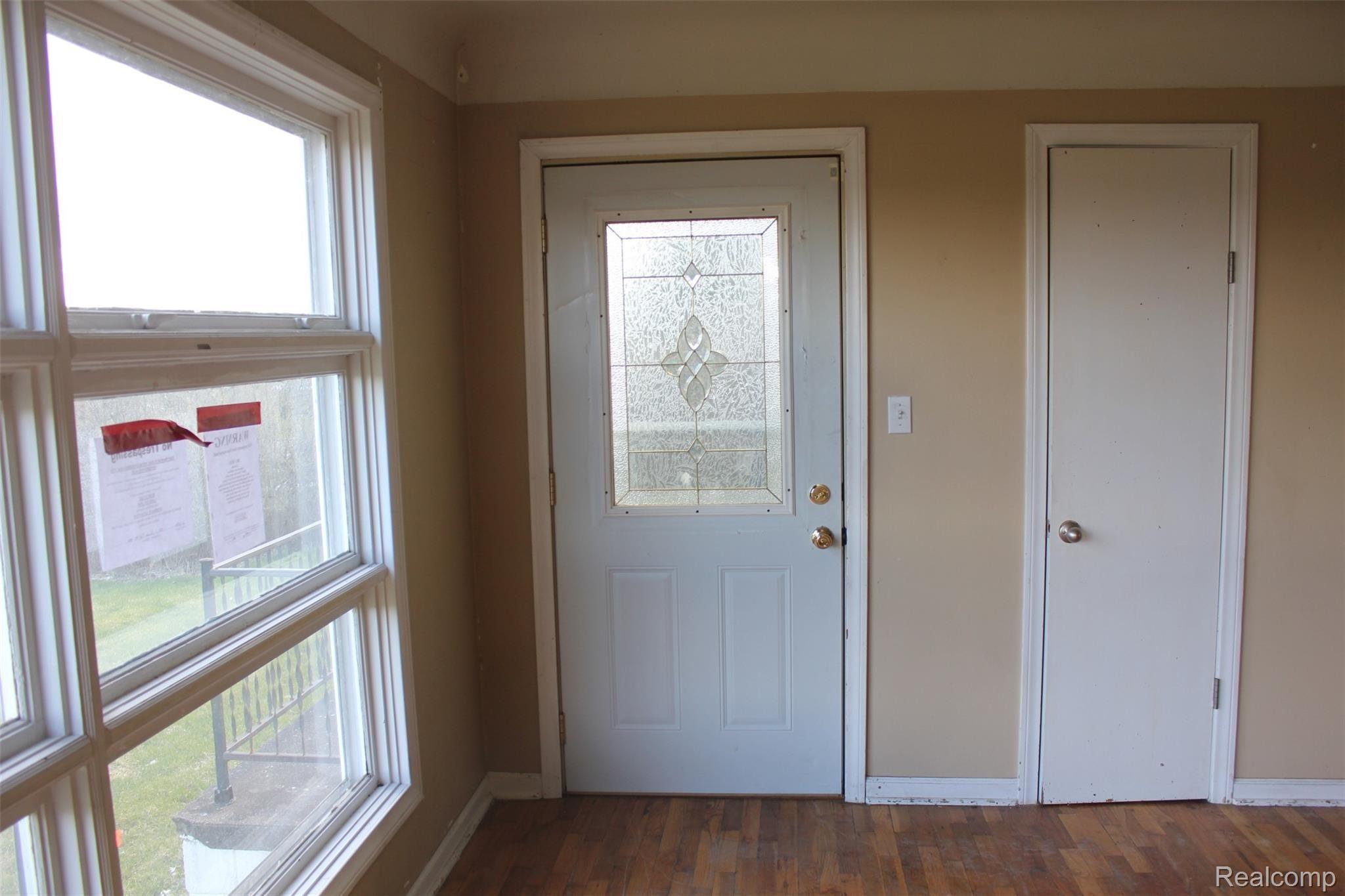 5238 East Coldwater Road Flint, MI 48506 - Photo 9 of 21 IMG_7158.JPG