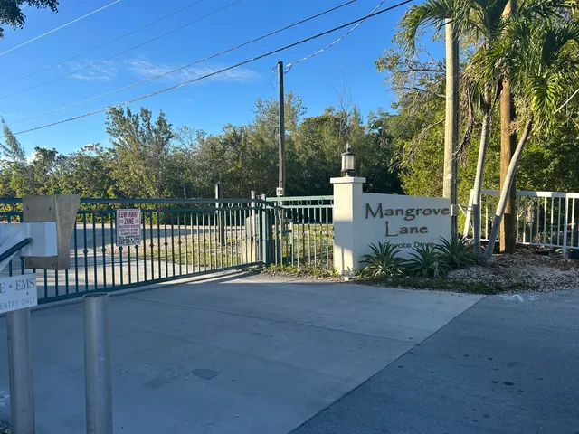 a view of entryway with a front door