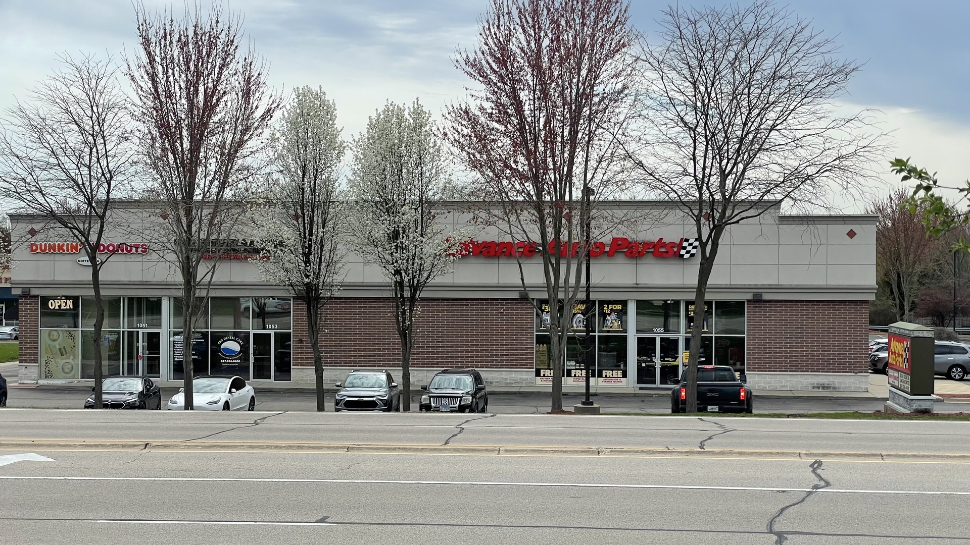 1601 Higgins Road Sleepy Hollow, IL 60118 - Photo 6 of 17 a view of a street that has a tree on the side