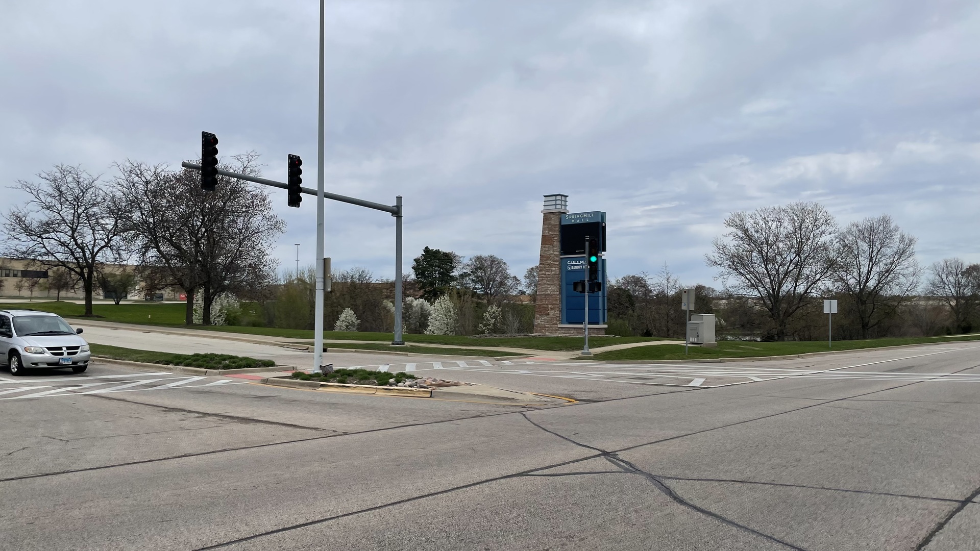 1601 Higgins Road Sleepy Hollow, IL 60118 - Photo 8 of 17 a view of a basketball court