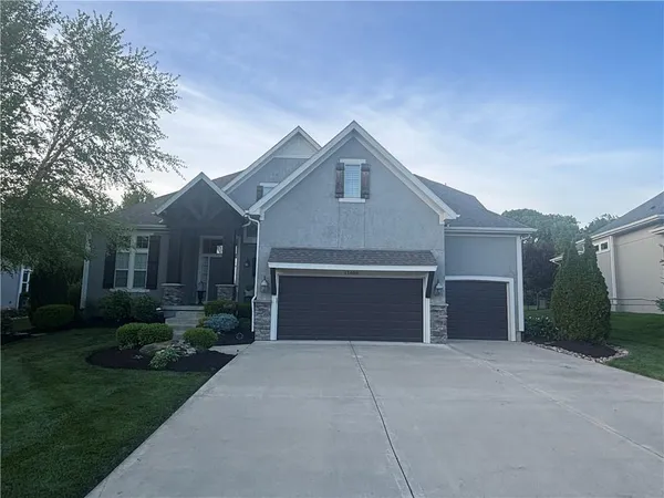 $975,000 | 11606 West 157th Terrace, Overland Park, KS 66221