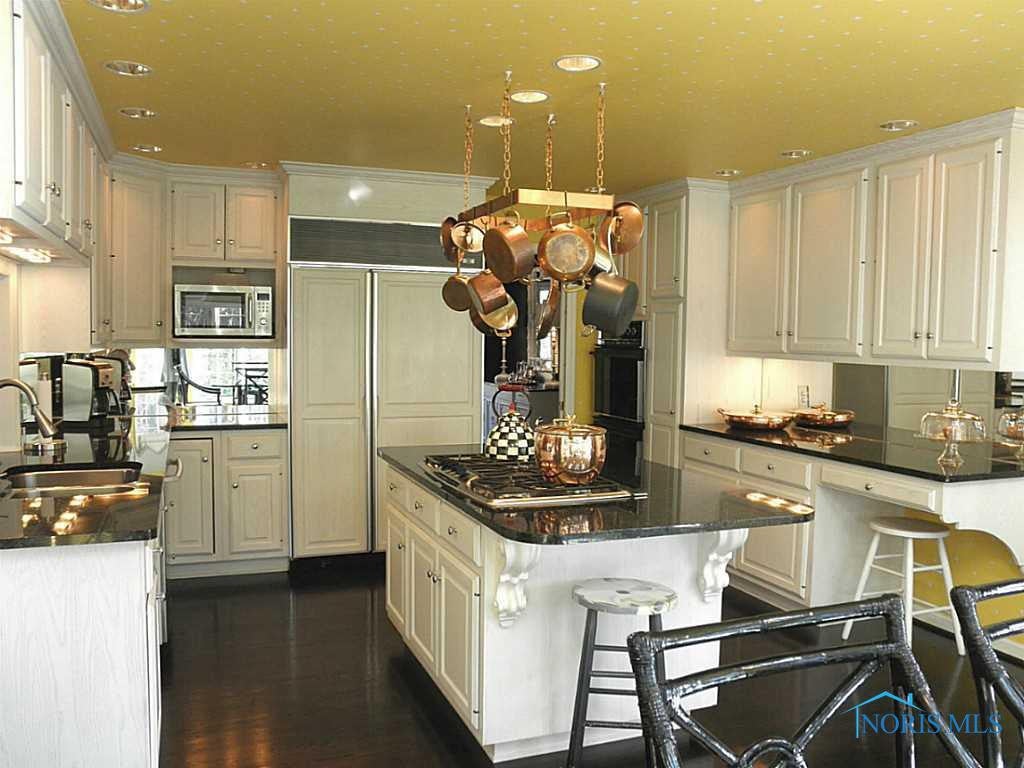 2805 Riva Ridge Road Toledo, OH 43615 - Photo 8 of 20 Kitchen.