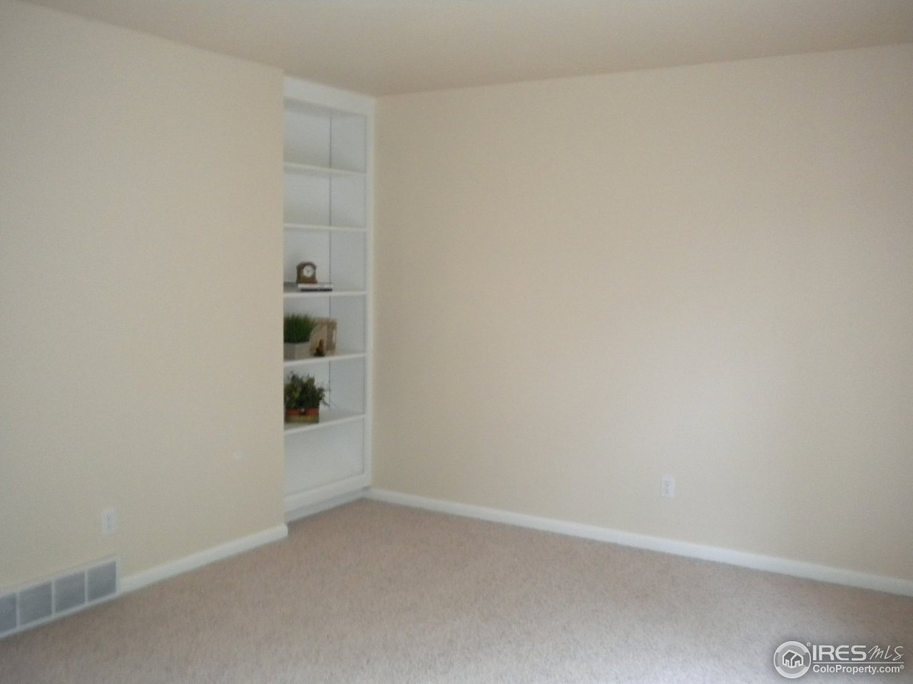 425 Briarwood Road Fort Collins, CO 80521 - Photo 4 of 17 Living Room