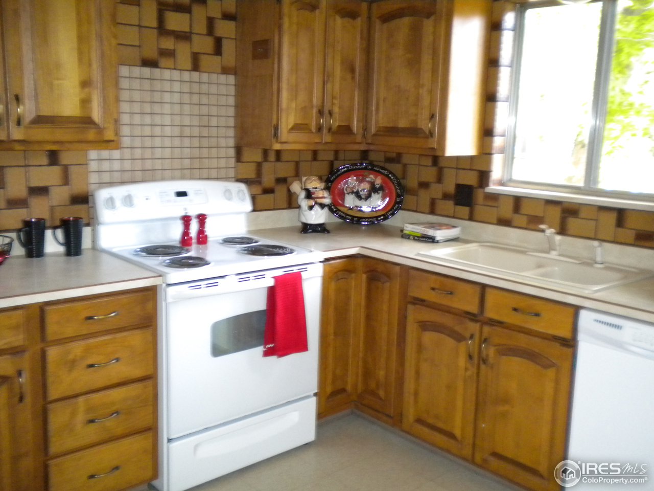 425 Briarwood Road Fort Collins, CO 80521 - Photo 6 of 17 Kitchen