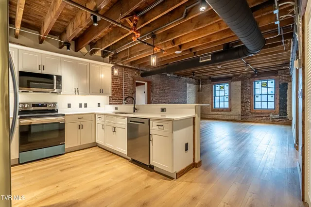 $2,715 | 453 East Main Street, Unit 300, Kingsport, TN 37660