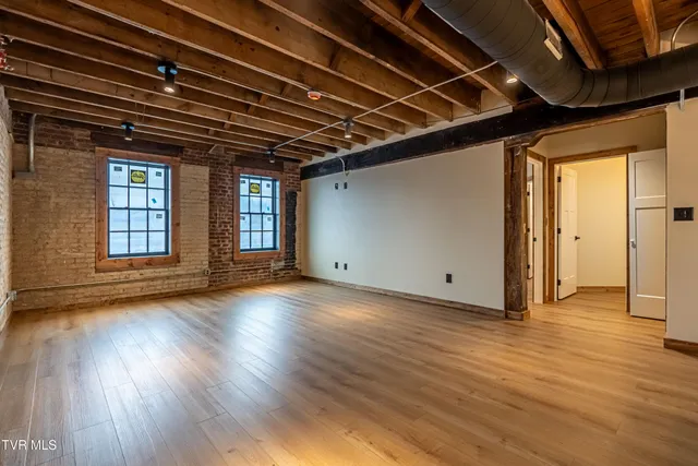 $2,715 | 453 East Main Street, Unit 300, Kingsport, TN 37660