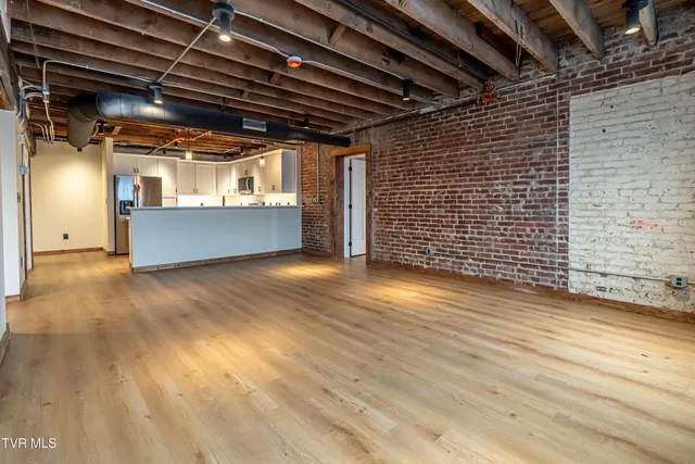 $2,715 | 453 East Main Street, Unit 300, Kingsport, TN 37660