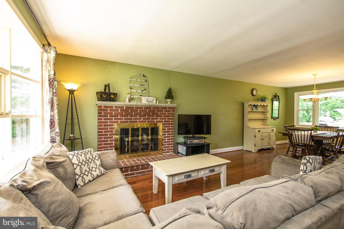 1012 Bosley Road Cockeysville, MD 21030 - Photo 2 of 30 Living Room