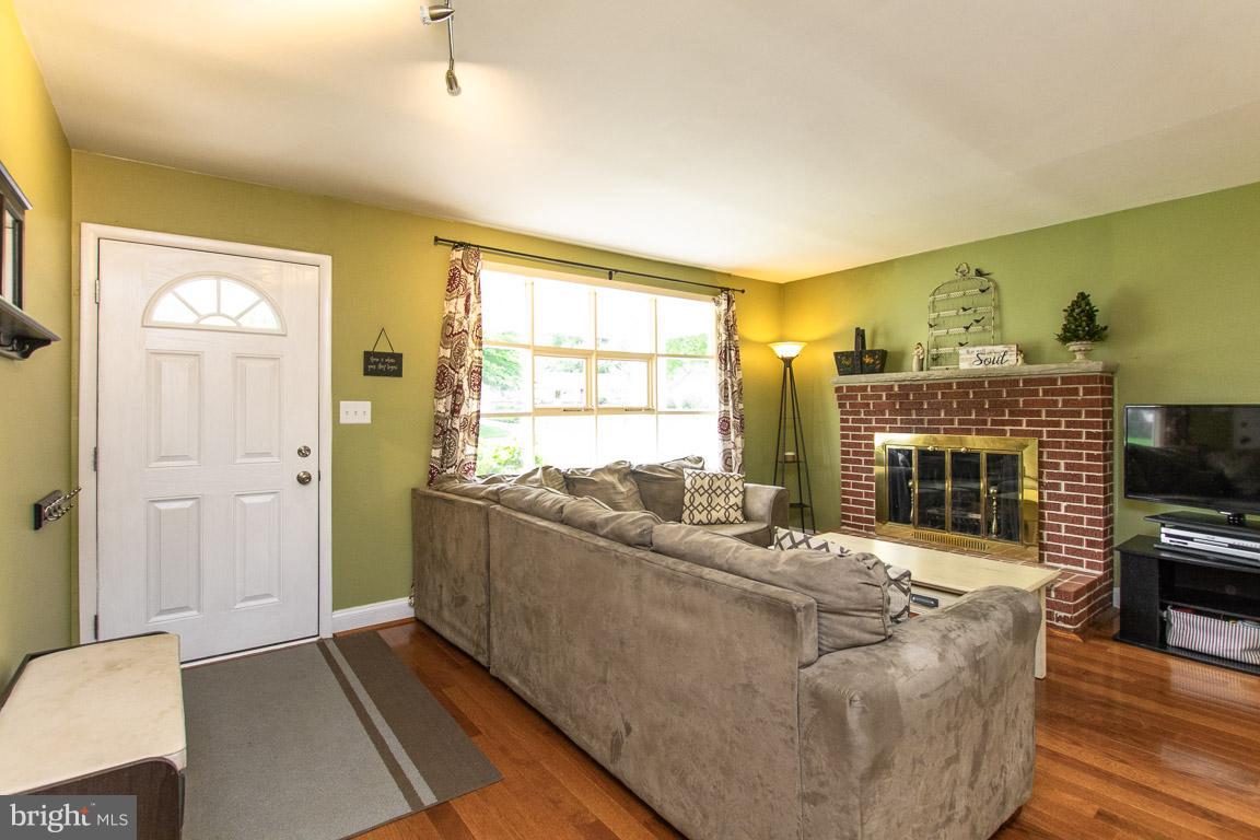 1012 Bosley Road Cockeysville, MD 21030 - Photo 5 of 30 Living Room